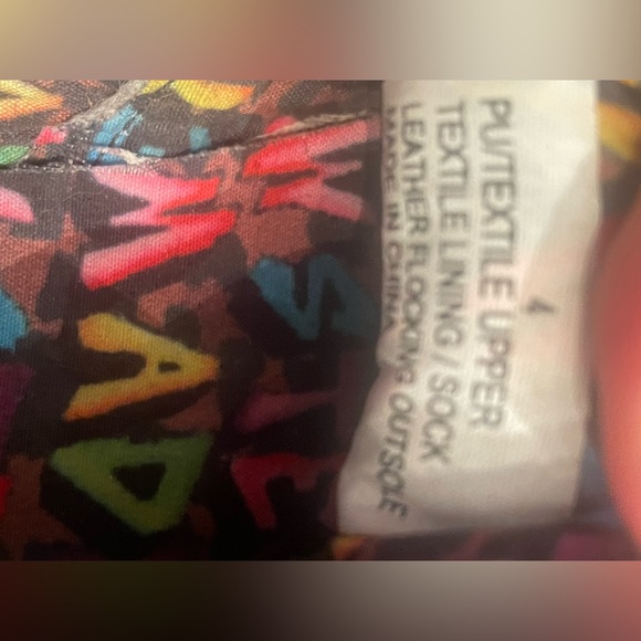 Girls Steve Madden Size 4 super cute grey cushion sneaker! - Picture 4 of 5